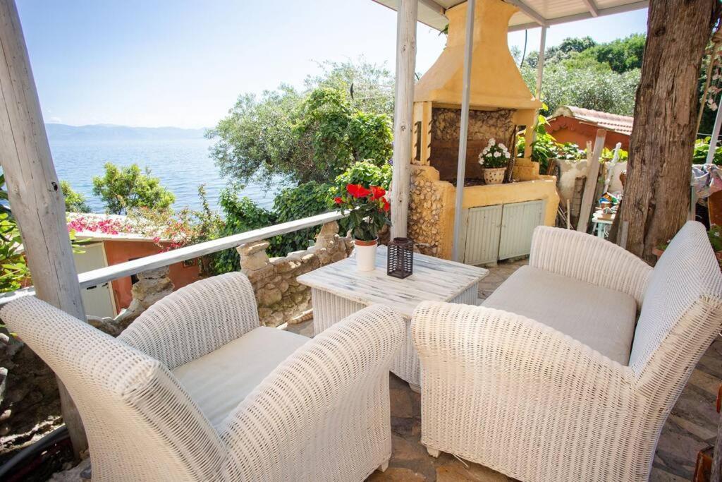 Kohyli Beachfront House *