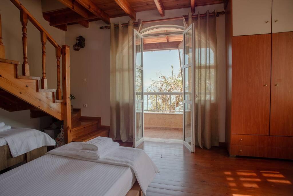 Kohyli Beachfront House Holiday home Agia Pelagia Chlomou