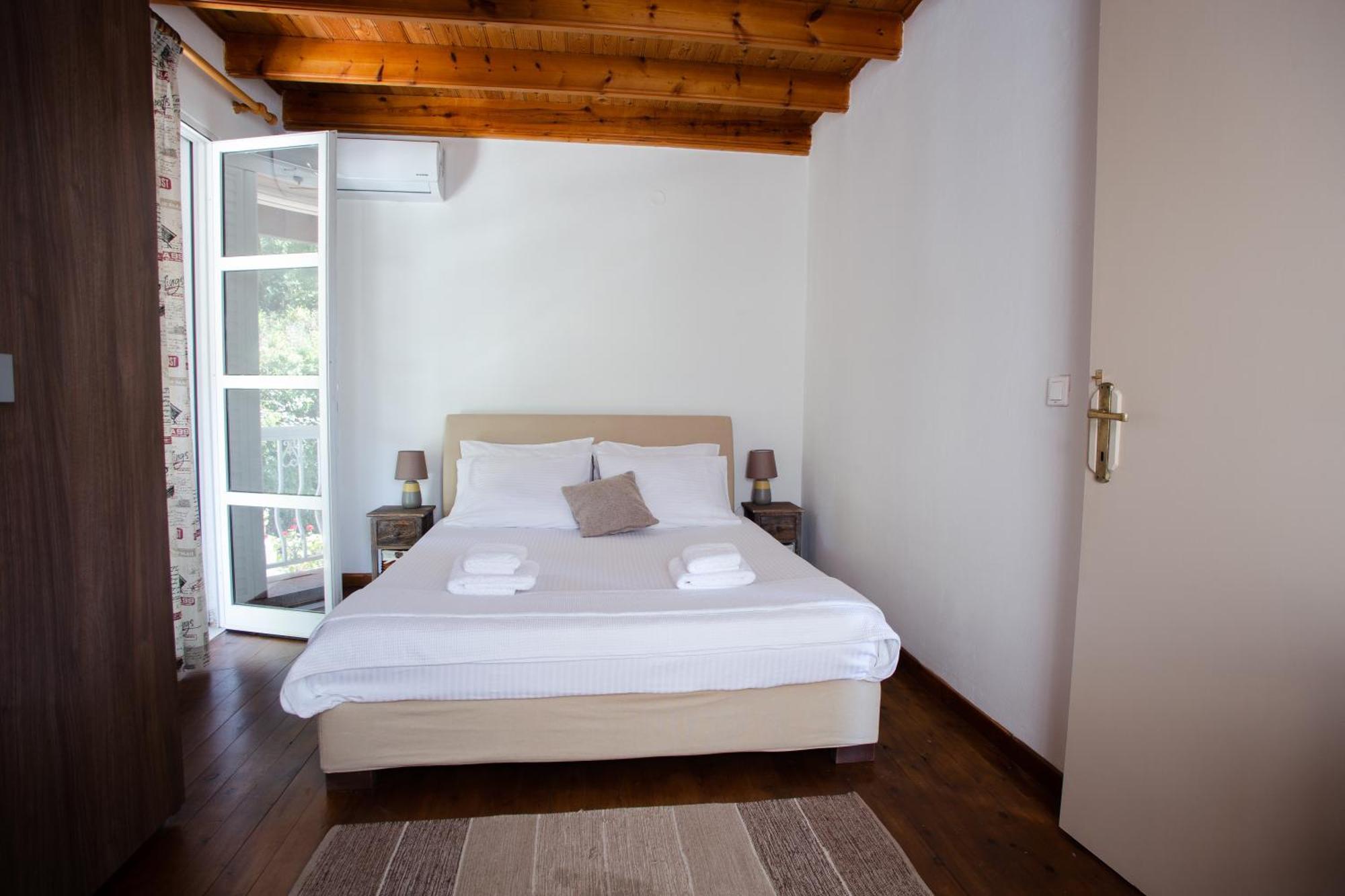 Kohyli Beachfront House * Agia Pelagia Chlomou
