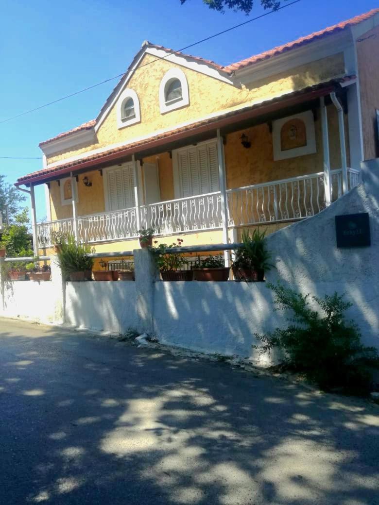 Kohyli Beachfront House Holiday home Agia Pelagia Chlomou
